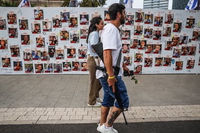 Memorial en Tel Aviv en homenaje a los rehenes, este sábado. 