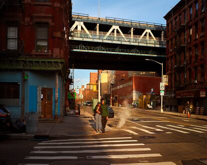 Cruce en Madison St., Nueva York (2019). 

