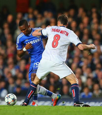 Samuel Eto'o y Thiago Motta en un lance del partido. 