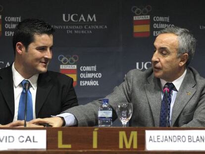 El palista gallego David Cal junto al presidente del COE, Alejandro Blanco.
