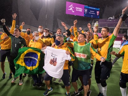 A equipe de Futebol de 5 do Brasil celebra mais um ouro.