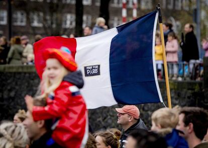 Los ciudadanos de Ámsterdan (Holanda) salen a la calle en solidaridad con Francia.