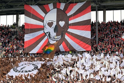 St. Pauli, the 'kult' team that admires Che Guevara and the Zapatistas, returns to Germany's soccer elite | Sports | EL PAÍS English