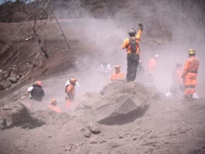 La erupción del Volcán de Fuego ha dejado 101 muertos y casi 200 desaparecidos