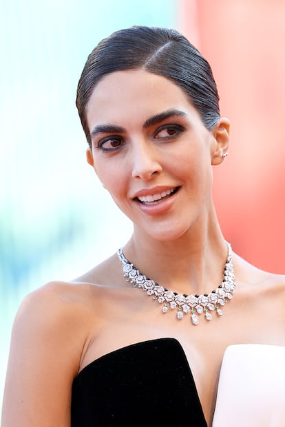 Rocío Muñoz Morales presentó la gala de apertura y lució una espectacular gargantilla de Cartier.