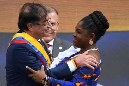 Gustavo Petro y Francia Márquez, durante la toma de posesión en Bogotá.