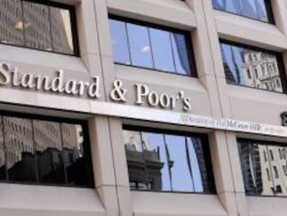 Vista de las oficinas de Standard and Poor's (S&P), en Nueva York. EFE/Archivo