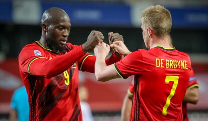 Lukaku y De Bruyne celebran la clasificación de Bélgica.