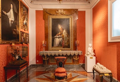 Oratorio del museo, presidido por el San Gregorio Magno de Goya. 