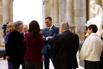 El presidente del Gobierno, Pedro Sánchez, durante la clausura del acto institucional con motivo del Día Internacional de las Mujeres, este viernes en el Auditorio del Museo del Prado de Madrid. 