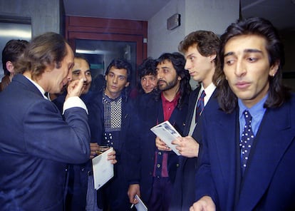 Paco de Lucía rodeado de músicos la noche de su concierto en Torrelodones. Desde la izq., Paco de Lucía, Michel Camilo, Josemi Carmona (de Ketama), Tomatito, Juan Carmona (de Ketama), Joselín Vargas y Antonio Carmona (de Ketama). 