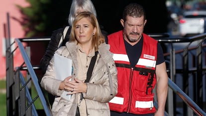 La exconsejera de Justicia e Interior Salomé Pradas junto a Emilio Argüeso en Valencia