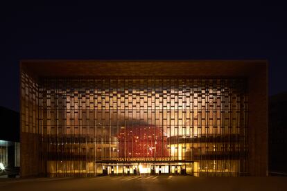 Imagen del nuevo Centro de Cultura Atatürk (AKM) en Estambul, inaugurado el pasado 29 de octubre, con su auditorio esférico.