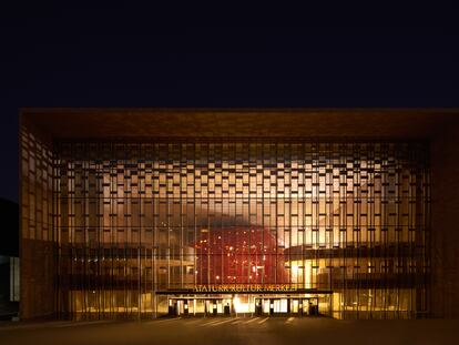 Imagen del nuevo Centro de Cultura Atatürk (AKM) en Estambul, inaugurado el pasado 29 de octubre, con su auditorio esférico.