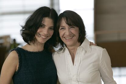 Maribel Verdú y Blanca Portillo, protagonistas de 'Siete mesas de billar francés', durante el Festival de San Sebastián en septiembre de 2007.