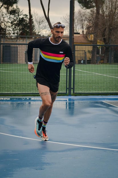 Juan Miguel Esteban, campeón del Triatlón Madrid Banco Santander en 2019, se entrena en Madrid.