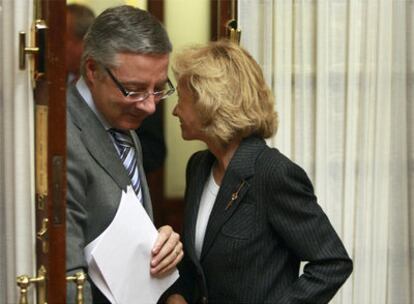 El ministro de Fomento, José Blanco, y la vicepresidenta segunda, Elena Salgado.