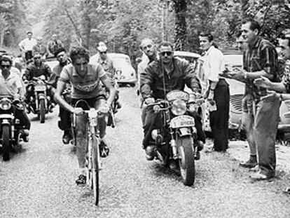 Bahamontes, en la etapa de Grenoble, en 1959, en la que conquistó el <i>maillot</i> amarillo.