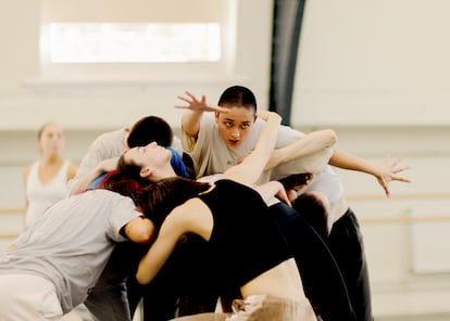 Sesión de ensayo de danza contemporánea.