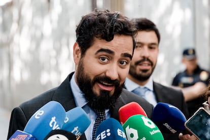 El eurodiputado y líder de Se Acabó La Fiesta, Luis 'Alvise' Pérez, atiende a los medios de comunicación tras declarar en el Tribunal Supremo.