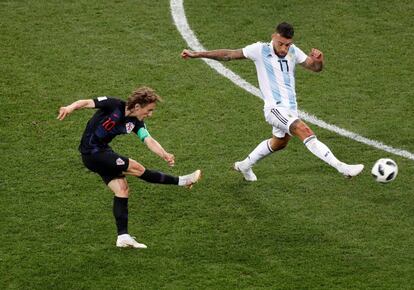 El remate de Modric en el gol del 2-0 a Argentina.