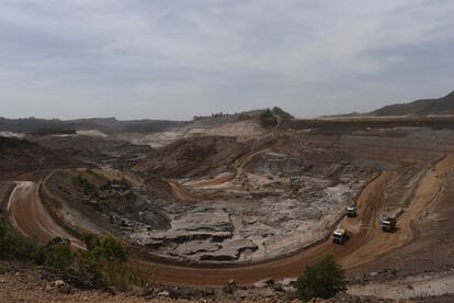 Após o rompimento da barragem, vazaram do reservatório de Fundão em 15 minutos cerca de 40 milhões de m³ de rejeitos. A mineradora ainda não sabe o que fará no futuro com Fundão.