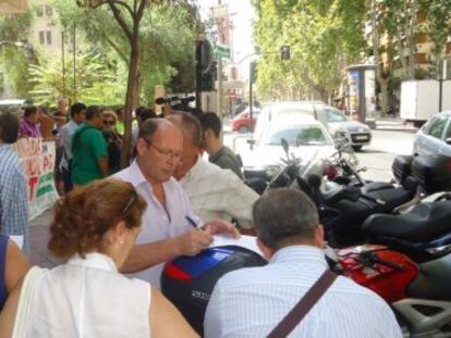 Firmantes del escrito de autoinculpación en Murcia este jueves.