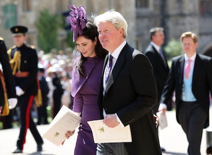 Charles Spencer y su esposa Karen en una imagen de la boda de su sobrino, Enrique de Inglaterra con Meghan Markle. 