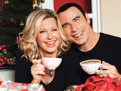 Olivia Newton-John y John Travolta en la portada de su nuevo disco navide&ntilde;o