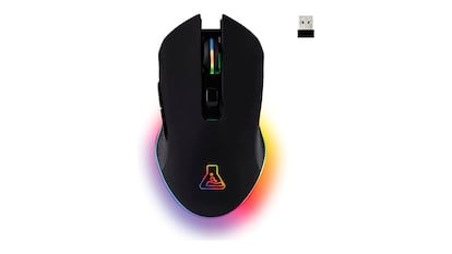 Ratón gaming sobre fondo blanco.