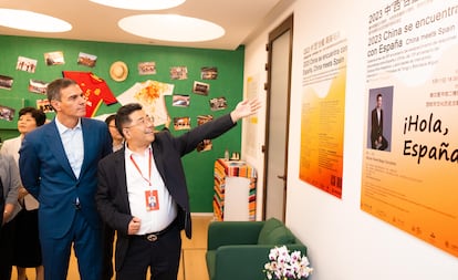 El presidente del Gobierno, Pedro Sánchez, durante una visita a la Universidad de Shanghái, este miércoles.