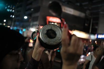 Protesta en las calles de Buenos Aires por las medidas económicas de Javier Milei.