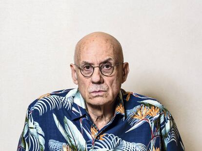 James Ellroy posa en exclusiva para ICON. Aunque no se ve está sentado. No se quiso levantar y lo respetamos, claro.