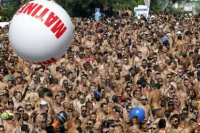 Vista de la celebración del 'Water Park Day' (Día del Parque Acuático), hoy en la Piscina de Vilassar de Barcelona. Se trata del mayor evento del colectivo gay celebrado en un parque acuático del mundo, dentro de la sexta edición del Circuit Festival.