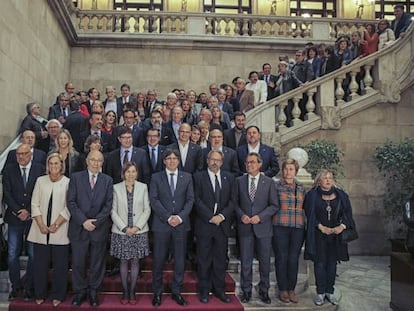 Asistentes al acto en defensa de Carme Forcadell, presidenta del Parlament.