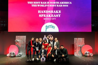 El equipo del mexicano Handshake Speakeasy en el escenario de la gala celebrada esta noche en Madrid. Foto proporcionada por la organización