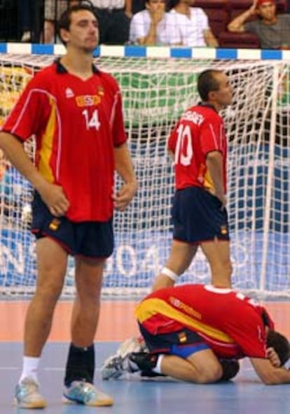 Pérez, Colón y Duishebaev, desesperados tras la derrota.