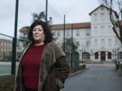 Almudena Grandes, en el hospital psiquiátrico San Juan de Dios de Ciempozuelos (Madrid), lugar donde transcurre su última novela 'La madre de Frankenstein', en enero de 2020.