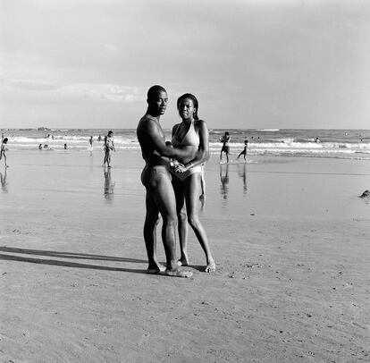 Pareja en Praia de Piatã, Salvador, en 2002.