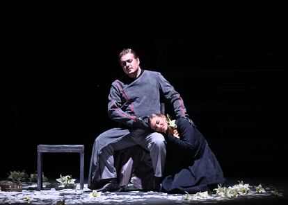 La más grata sorpresa de la representación de 'Il trovatore' en el Teatro Girolamo Magnani de Fidenza: el joven barítono polaco Simon Mechliński en el papel del Conde de Luna.