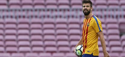 Gerard Piqué, en el calentamiento previo al partido que enfrentó al Barcelona con la UD Las Palmas el 1 de octubre.