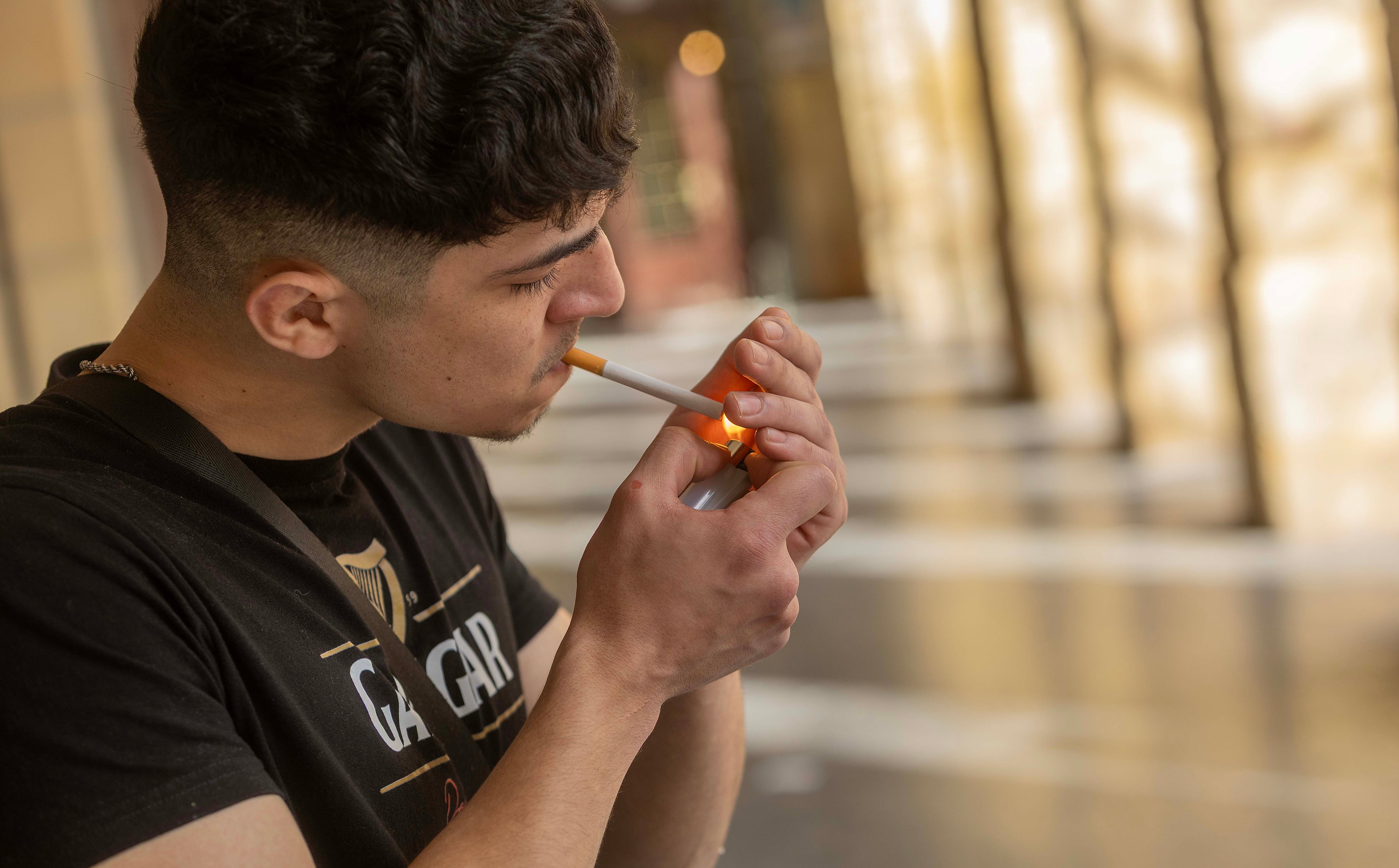 Los altos impuestos al tabaco conllevan el riesgo de impulsar el mercado negro, según el CES europeo