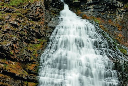 Uno de sus iconos: la cascada llamada Cola de Caballo (foto cedida por la editorial Lunwerg).