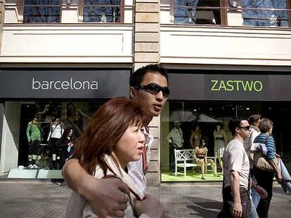Tienda de Nike, junto a otro establecimiento de Zastwo, en La Rambla.
