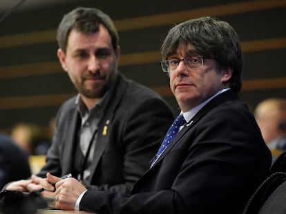 El 'expresident' de la Generalitat de Cataluña, Carles Puigdemont, junto al 'exconseller' Toni Comín.