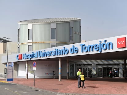 Vista exterior del Hospital Universitario de Torrejón (Madrid). Fernando Villar (EFE)