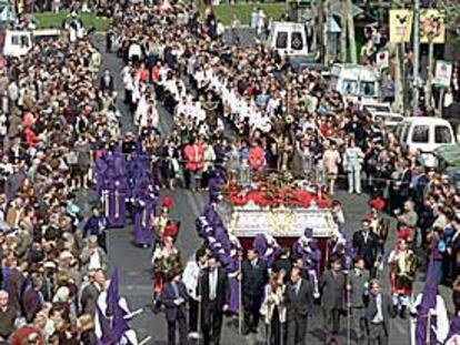 La procesión organizada por la Cofradía 15+1 de L´ Hospitalet es la que reúne más público en la Semana Santa catalana.