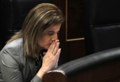 La ministra de Empleo, Fátima Báñez, en el Congreso.