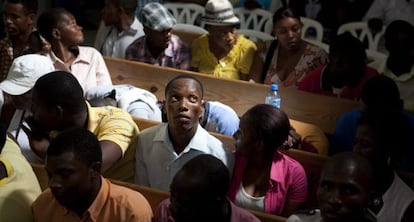 Haitianos en Santo domingo regularizando papeles migratorios