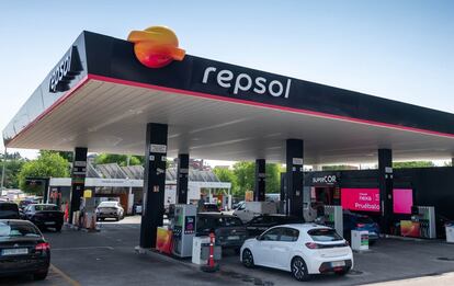Repsol estrena su nueva imagen de marca para adaptarla a la estrategia de la compañía.